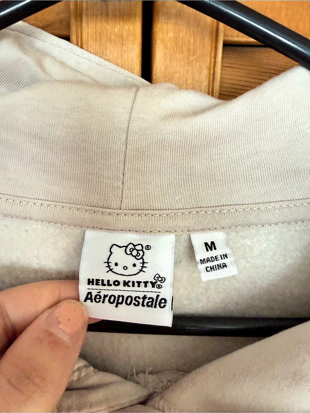 Hello Kitty Aeropostale Graphic Hoodie Medium Gray & Red Like New - Picture 3 of 4